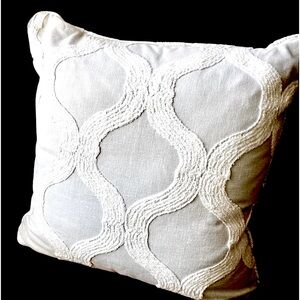 NWOT! Beautiful quality Soft & plump accent pillow! Never used